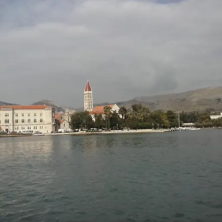 Meri * Τρογκίρ